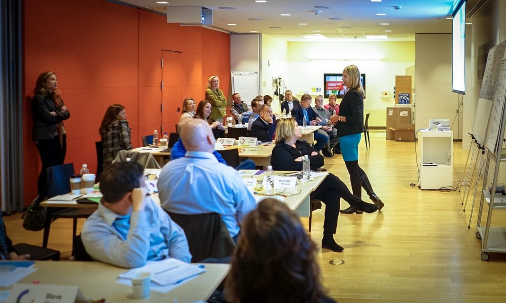 Building Creative Communities: How Modern Workplaces Support Artistic Expression